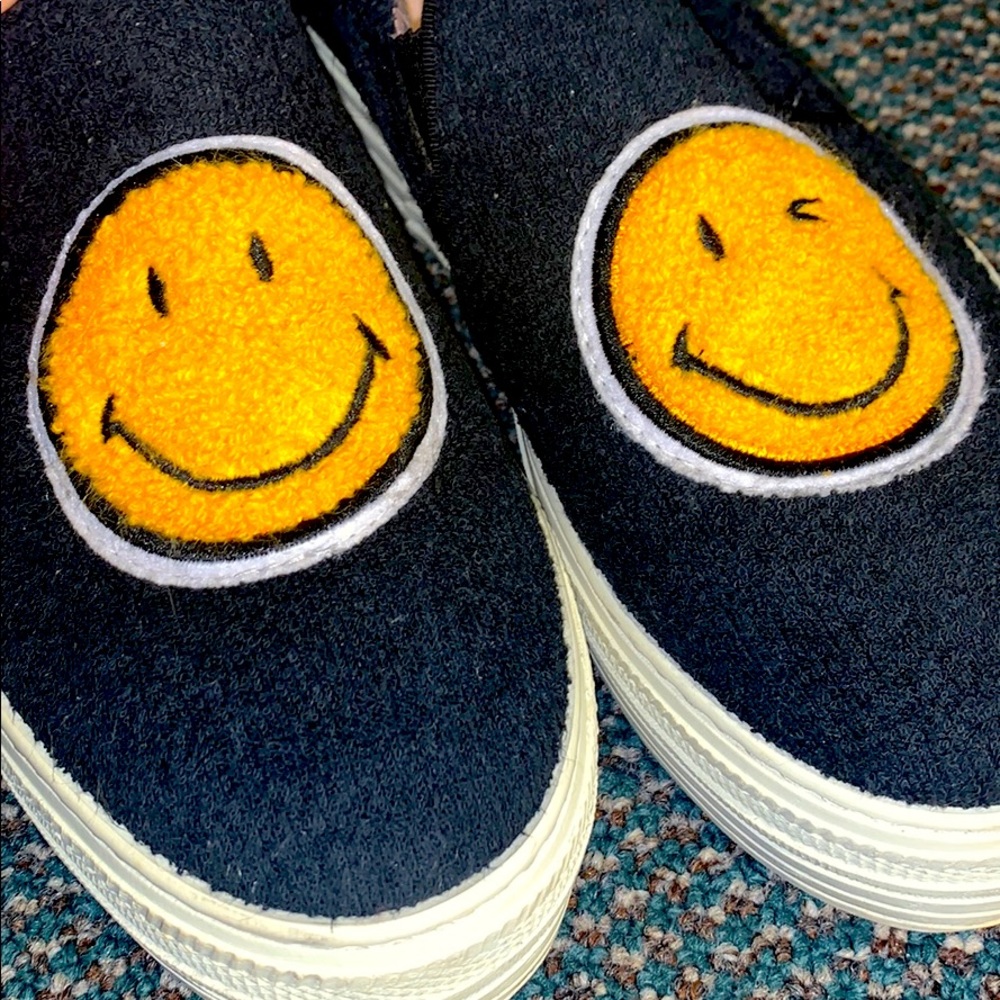 VERA GOMMA Smile Embroidered Platform Slip-Ons